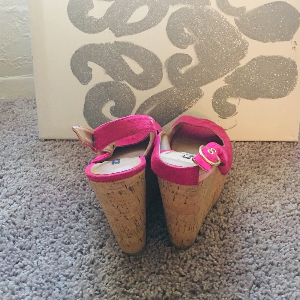 Heels - Picture 2 of 3